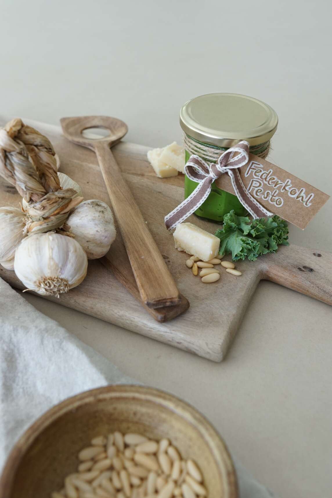 Spaghetti con pesto di cavolo nero e anacardi