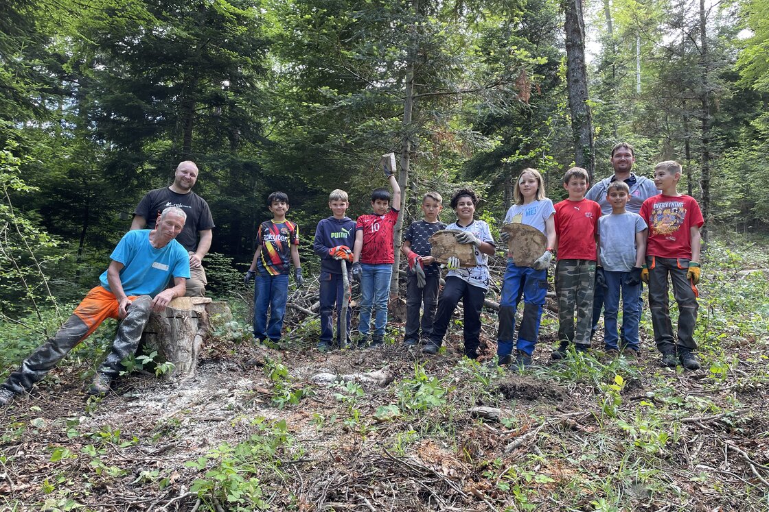 Foto di volontariato “Pulizia della foresta”